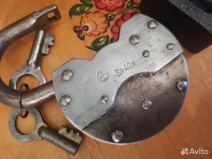 Замок гаражный с ключами времён СССР-2 штуки