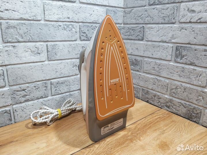 Утюг Vitesse vs-661