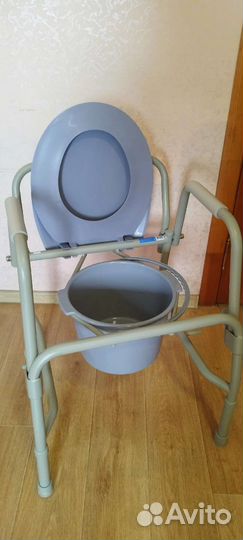 Кресло - туалет с откидными ручками