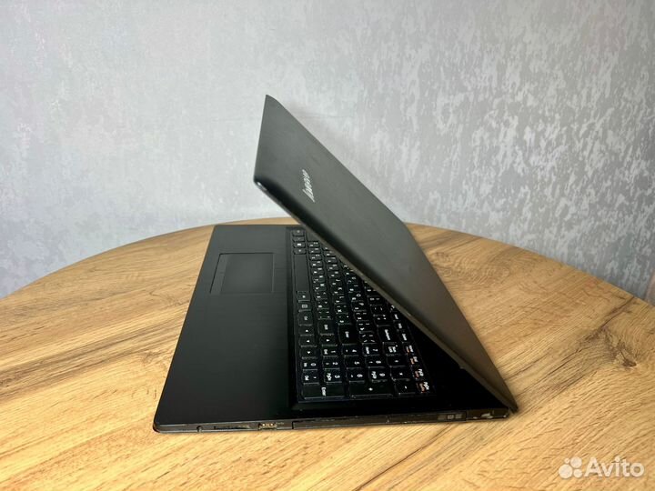 Игровой ноутбук i5/SSD/RAM8/видео 2 гб