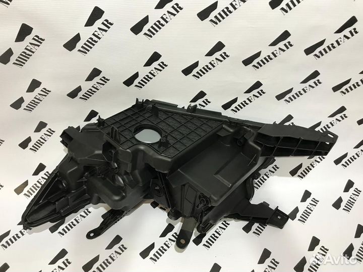 Правый корпус фары Toyota Land Cruiser Prado 150