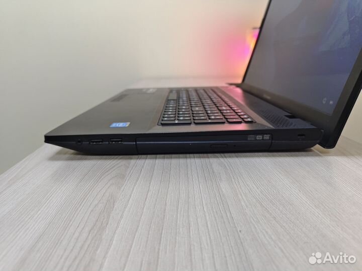 Lenovo G700(17.3/8gb/SSD)