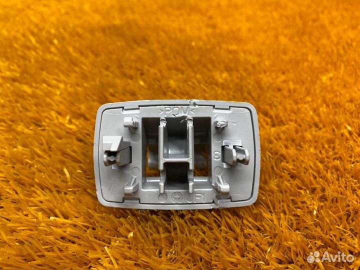 Крючок солнцезащитного козырька Mercedes-Benz