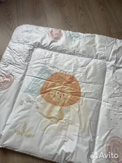 Мягкий пеленальный коврик на комод