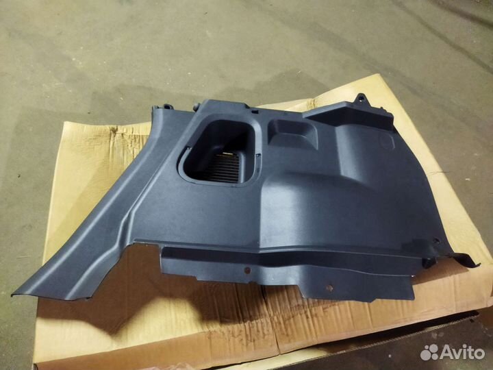 Обшивка багажника правая Opel Meriva A