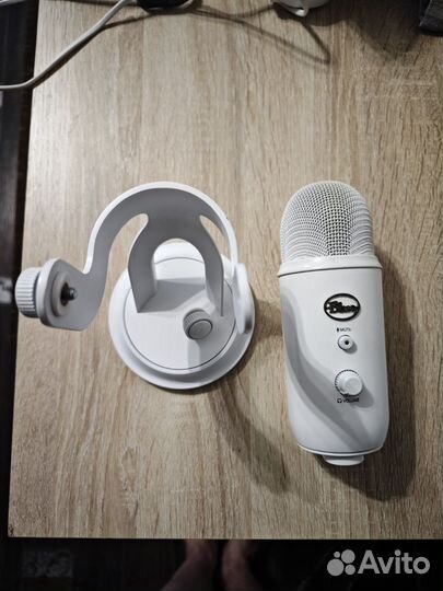 Микрофон Blue yeti