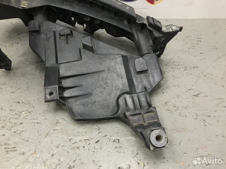 Кронштейн фар правый Audi Q5 8R cncd 2013