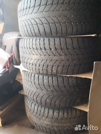 Triangle PL01 235/40 R18 95R