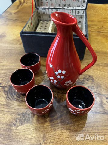 Кувшин и стаканы