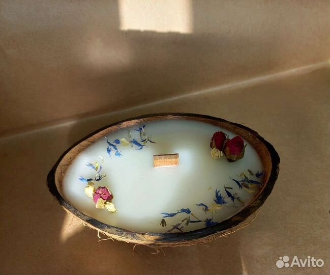 Свеча в кокосе с дерев фитилём Лоо, Вардане, Сочи