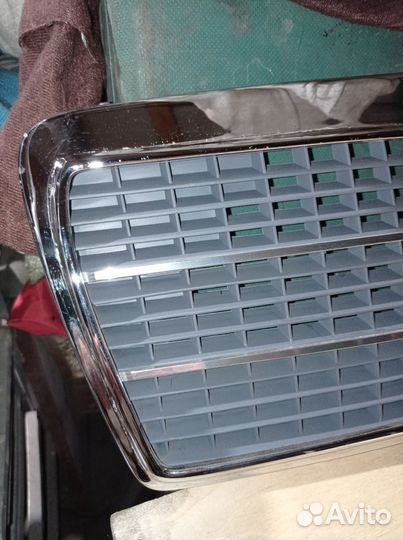 Решетка радиатора w 210 Mercedes новая