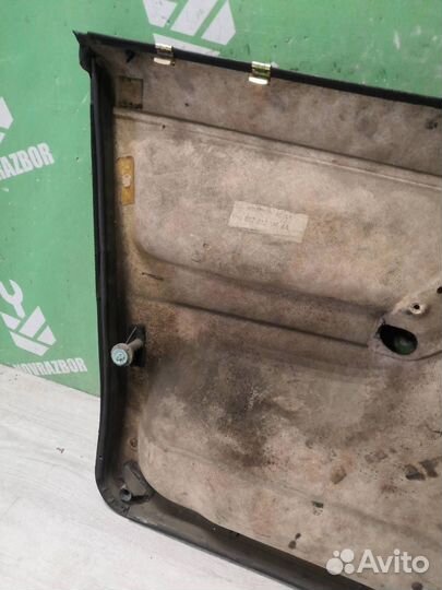 Обшивка двери передней правой Фольксваген Гольф