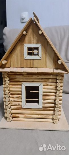 Домик из дерева ручная работа