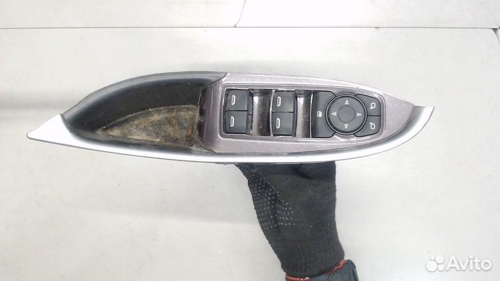 Кнопка стеклоподъемника Chevrolet Malibu 2018, 202