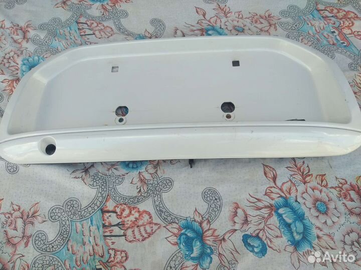 Рамка под номер задняя Toyota Ipsum SXM10