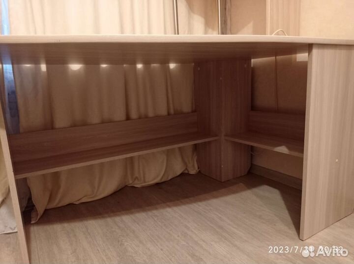 Угловой письменный стол/ компьютерный