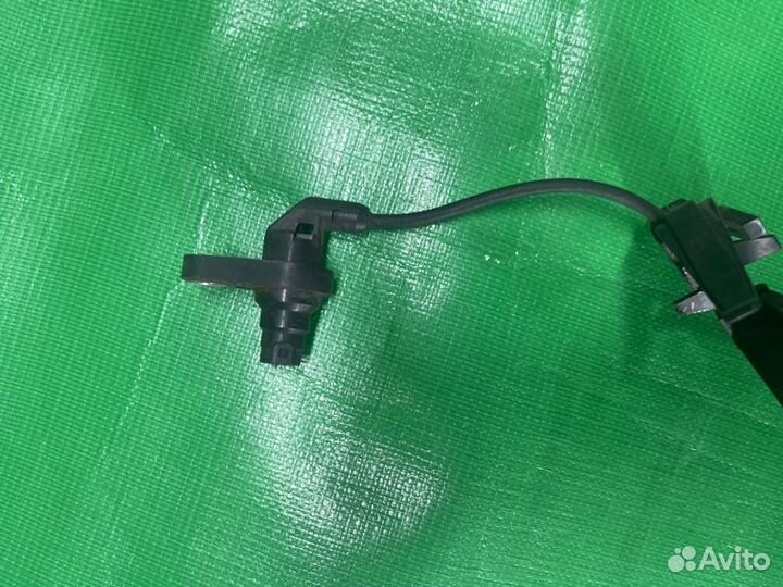 Датчик abs передний правый Toyota Camry AVV50