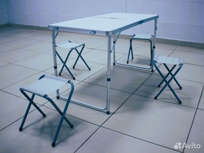 Стол-чемодан для пикника со стульями