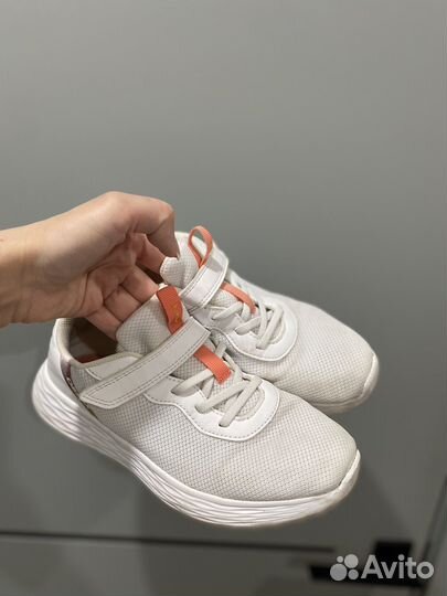 Кроссовки женские