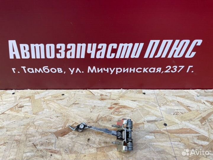 Ограничитель двери Renault Duster