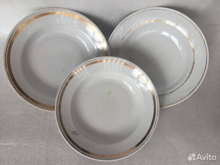 Тарелки фарфоровых заводов СССР 5 штук в комплекте