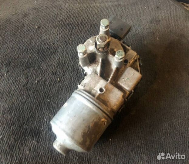 Моторчик стеклоочистителя передний Passat B5