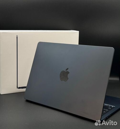 Macbook Air 13 (M2) 8/256Gb. Midnight. (Б/У.)