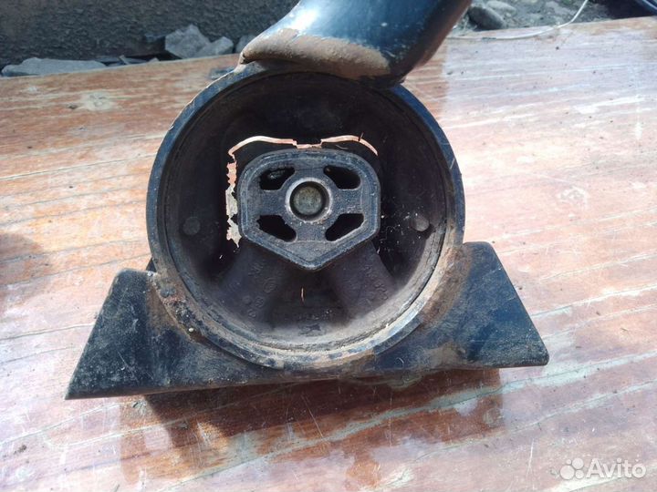Подушка двигателя Chevrolet Lachetti