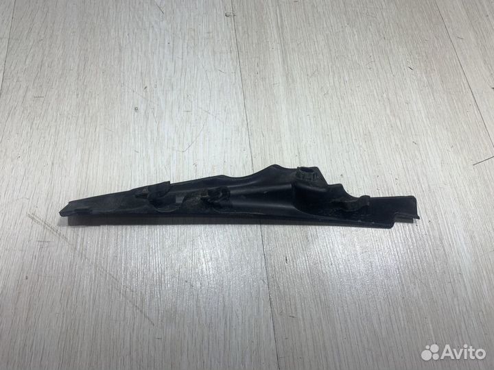 Накладка петли капота Уголок жабо Renault sandero