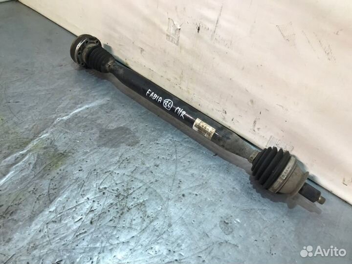 Привод, полуось передний правый Skoda Fabia 2 CGP