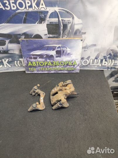 Задний левый суппорт Audi 100 C4