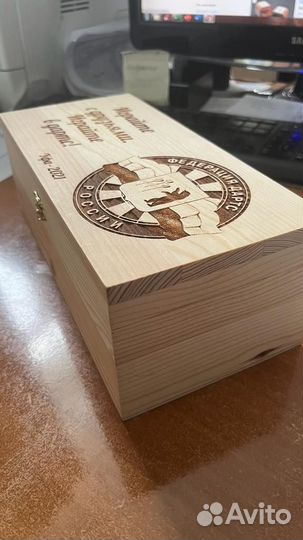 Коробка из дерева для подарков