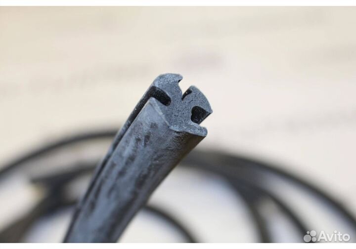 Уплотнитель лобового стекла 452 с замком