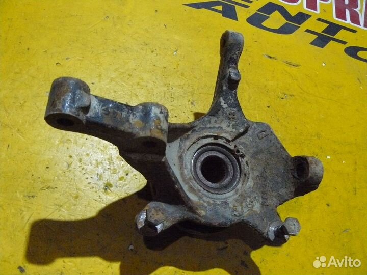 Кулак передний правый для Renault Laguna II