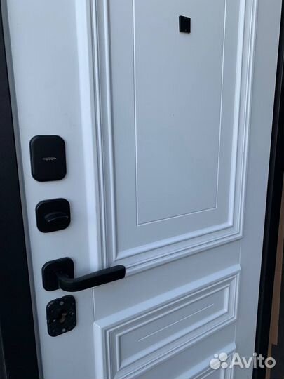 Входная металлическая дверь Аврора с капителью