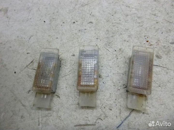 Плафон освещения номера Volkswagen touareg 2002