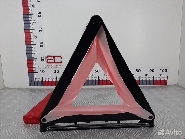 Знак аварийной остановки Audi A4 B6 2002