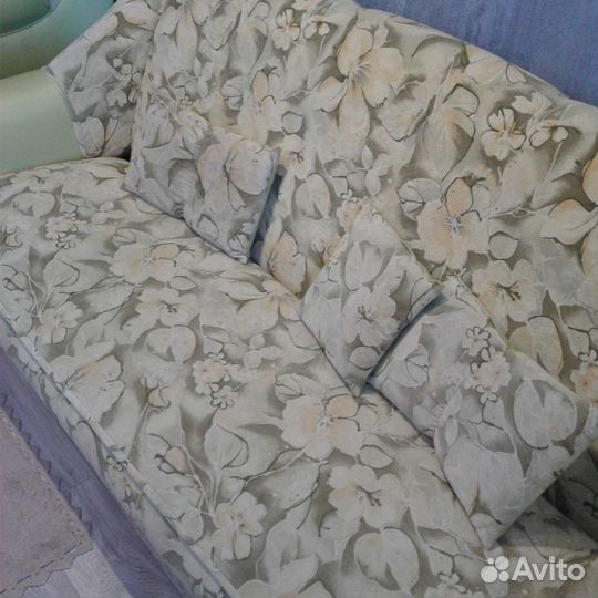 Диван