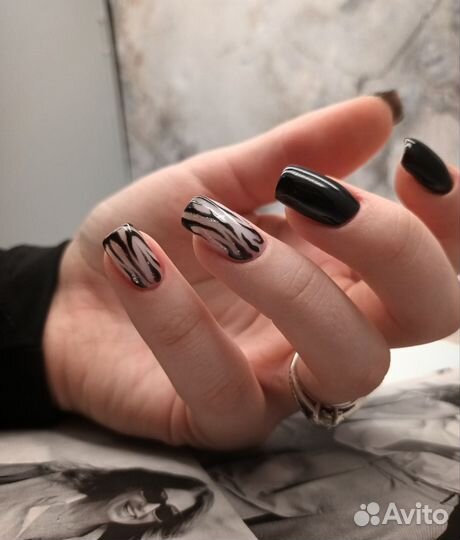 Модель на маникюр