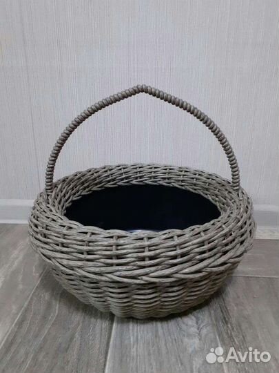 Корзины и кашпо из искусственного ротанга