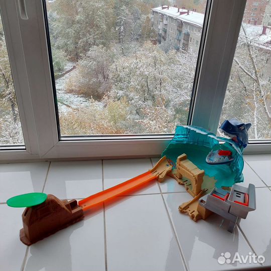 Трек Mattel Hot Wheels: Схватка с акулой оригинал