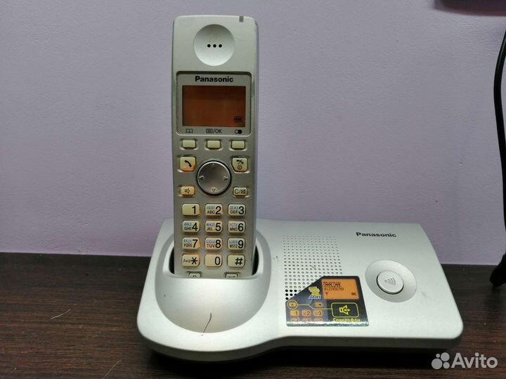 Телефон с аон Panasonic KX-tga710ru