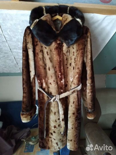 Шуба мутоновая с капюшоном