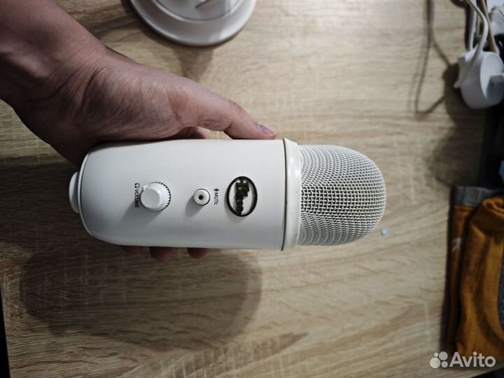 Микрофон Blue yeti