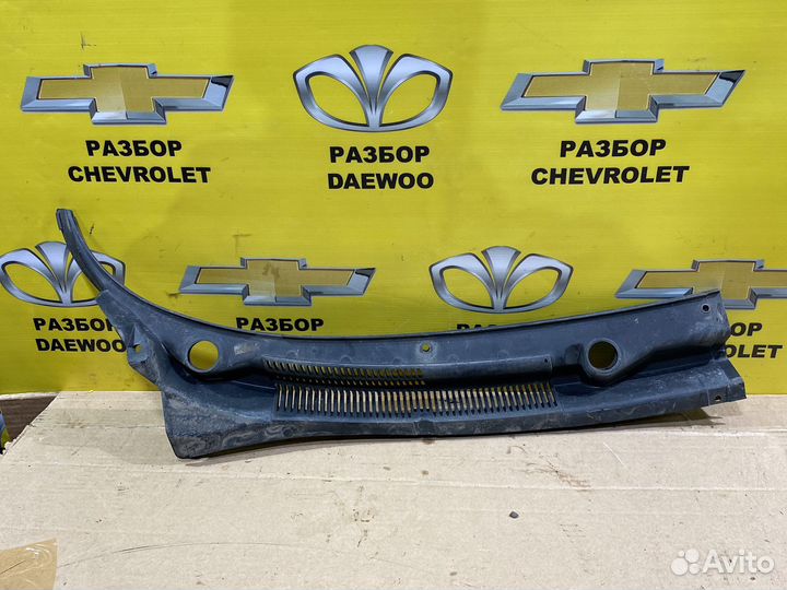 Решетка стеклоочистителей левая Chevrolet Aveo