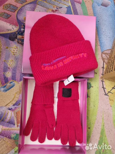 Комплект шапка перчатки desigual