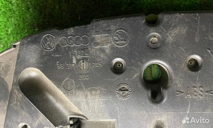 Щиток приборов (приборная панель) Volkswagen