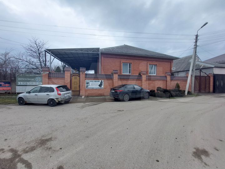 Дом 202 м² на участке 8 сот.