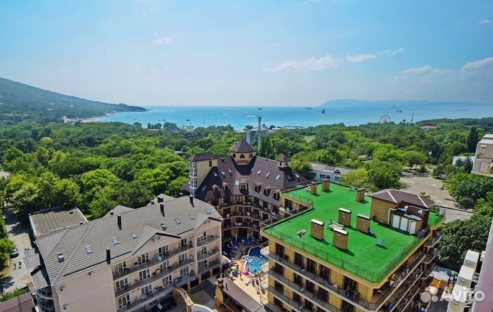 Администратор отеля с проживанием на море