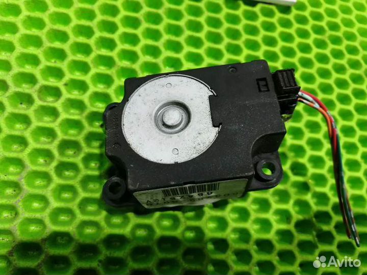Моторчик заслонки отопителя Nissan Tiida C11